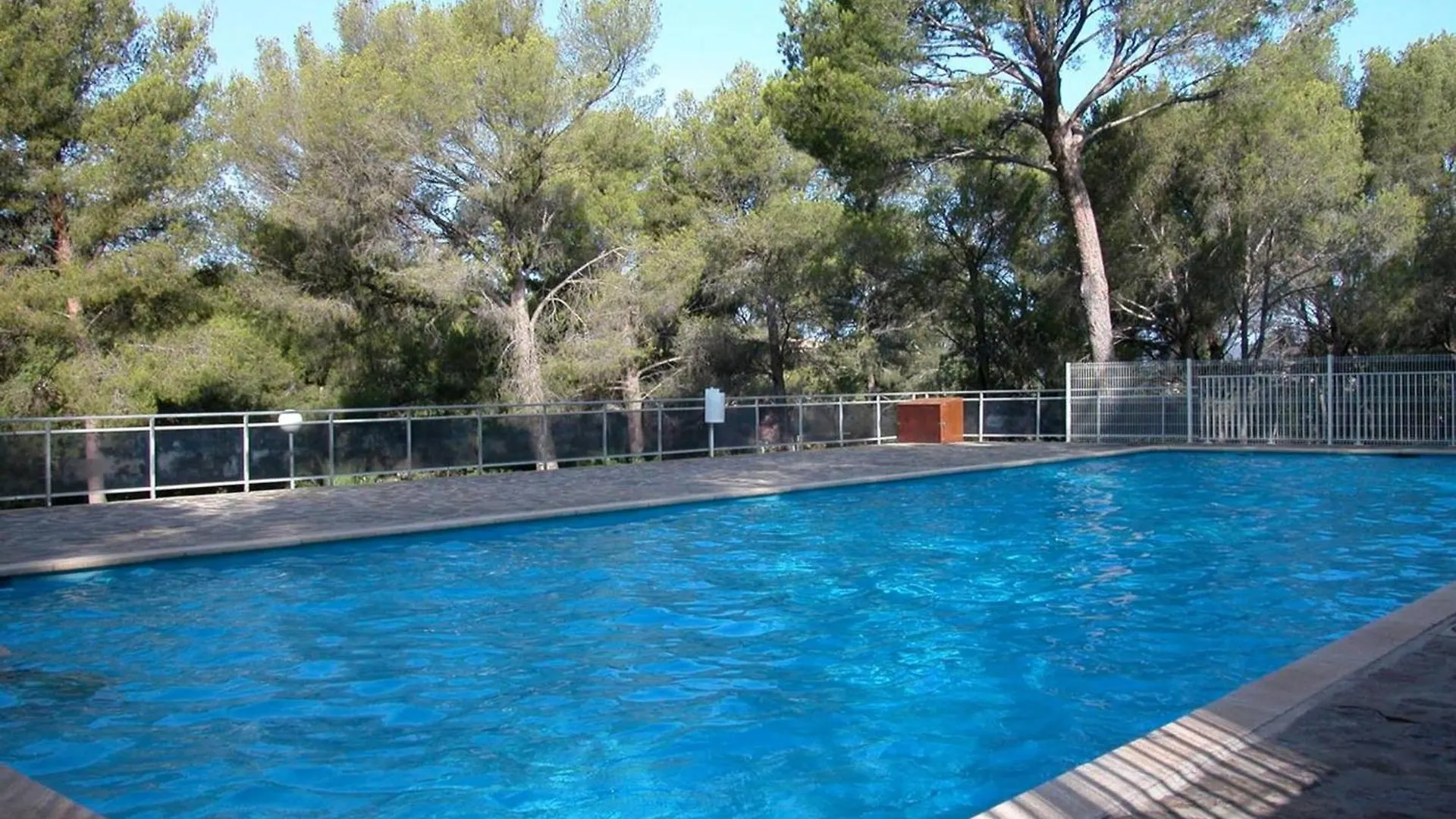Appartement T2 A Bormes-Les-Mimosas Avec Piscine Et 5 Couchages - Fr-1-610-106